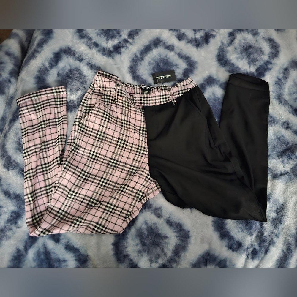 SOLD -- NWT Hot Topic Split Leg Pants Pink Plaid And Black Size Small